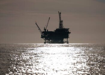 Oil Jumps 6% as Markets Rattle Over Iran Tensions