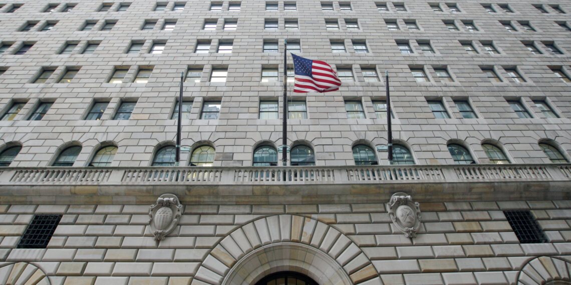 Trump Presses Fed to Slash Rates by One Point