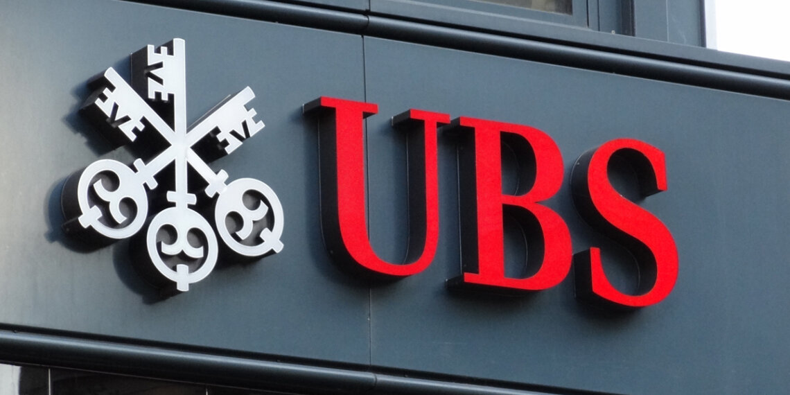 UBS Shares Plunge 7% as Capital Rule Risks Weigh