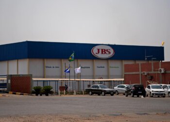 JBS Shares Drop on NYSE Debut Amid ESG Concerns