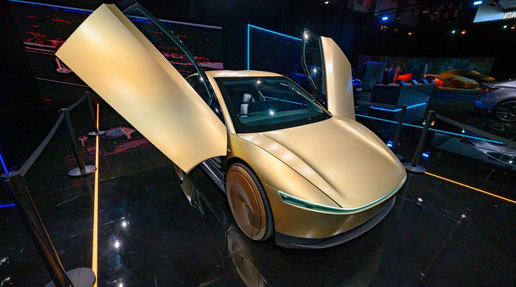 Tesla’s Robotaxi Trial Begins Amid Market, Political Pressure