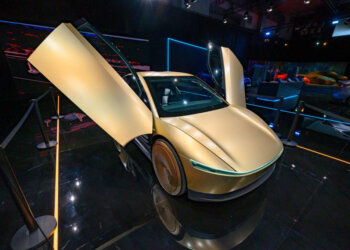 Tesla’s Robotaxi Trial Begins Amid Market, Political Pressure