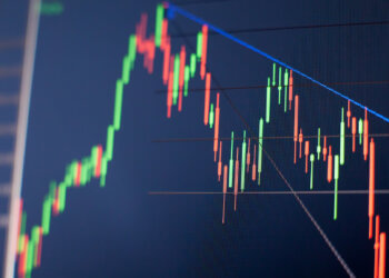 Stocks Edge Higher as Oracle Gains, Boeing Slumps