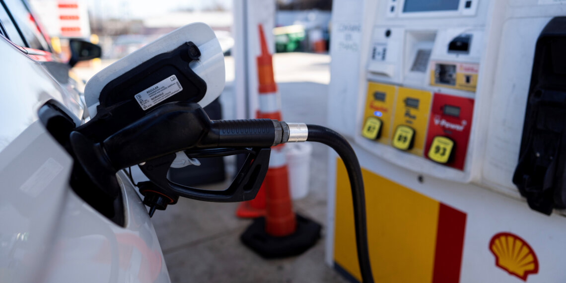 US Oil Inventories Fall Sharply as Demand Rebounds