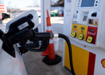 US Oil Inventories Fall Sharply as Demand Rebounds