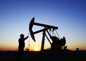 Oil Rebounds Over 1% on Strong US Demand Data