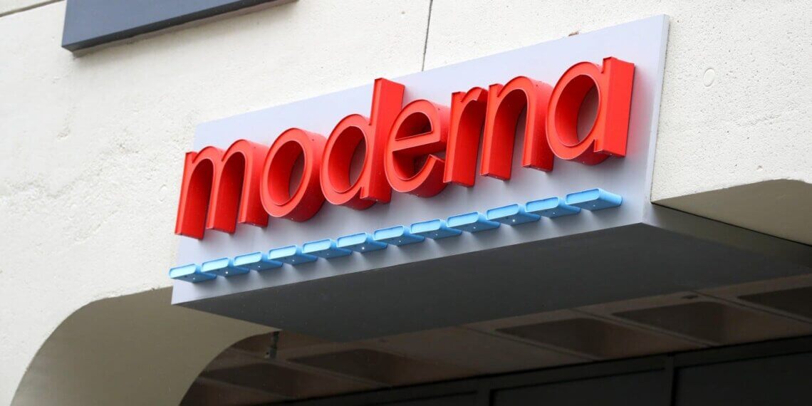 Moderna Falls as CDC Panel Shakeup Clouds Vaccine Outlook