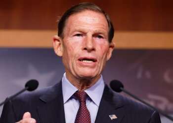 Senator Questions United-JetBlue Deal Over Competition Fears