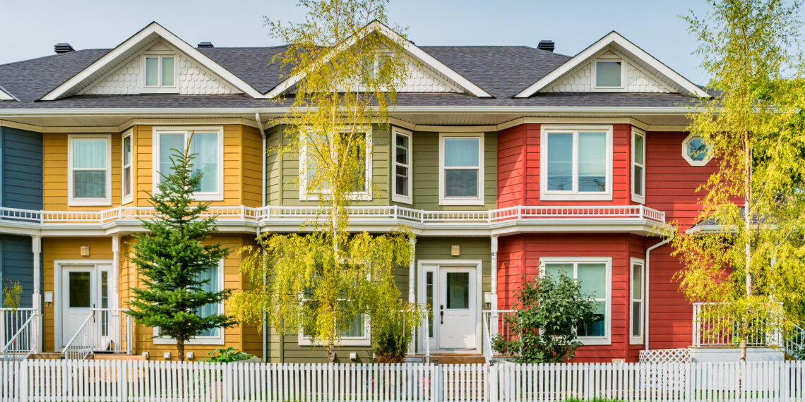 Canada Retail Sales Fall on Tariffs, June May Rebound