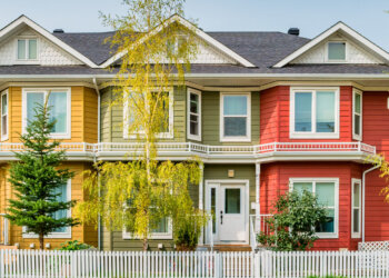 Canada Retail Sales Fall on Tariffs, June May Rebound