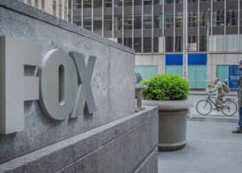 Fox Tops Forecasts, Lifts Buyback by $5 Billion