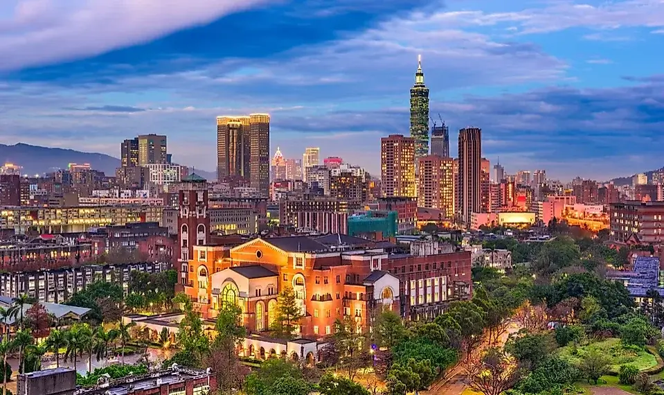 Taiwan Lifts 2025 Growth Outlook, Warns on 2026 Slowdown